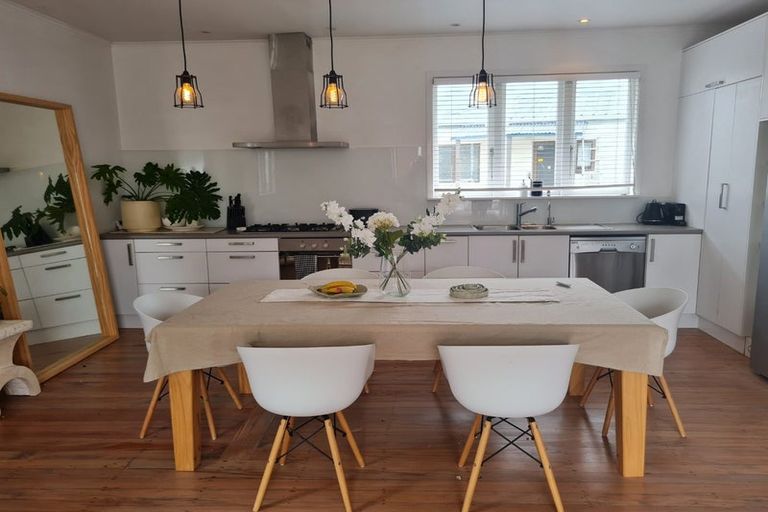 Photo of property in 911a Whangaparaoa Road, Manly, Whangaparaoa, 0930