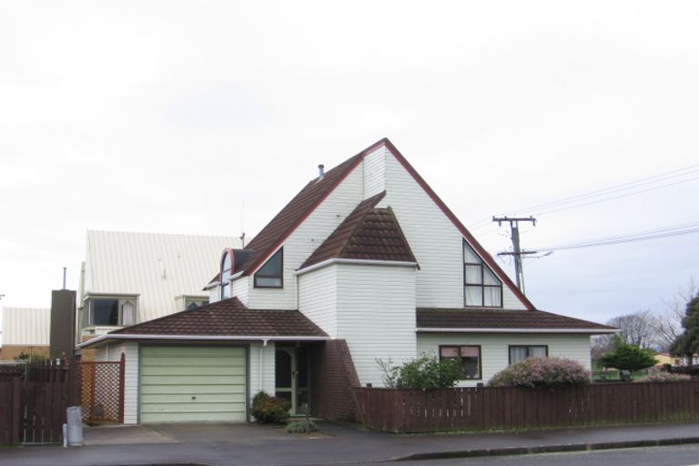 Photo of property in 2 Victoria Street, Levin, 5510