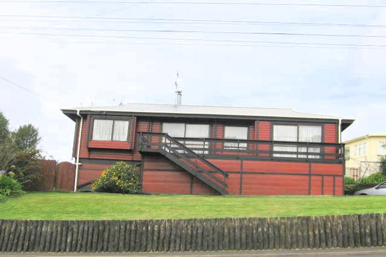 Photo of property in 136 Rosier Road, Glen Eden, Auckland, 0602