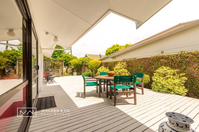 Photo of property in 1 Bathurst Street, Silverstream, Upper Hutt, 5019