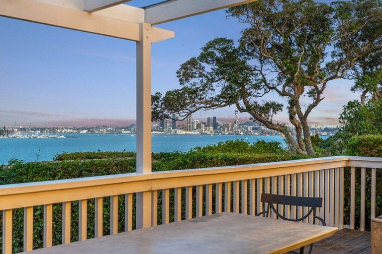 Photo of property in 2/81 Sylvan Avenue, Northcote, Auckland, 0627