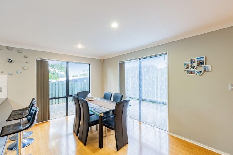 Photo of property in 18a Enderby Drive, Te Atatu Peninsula, Auckland, 0610