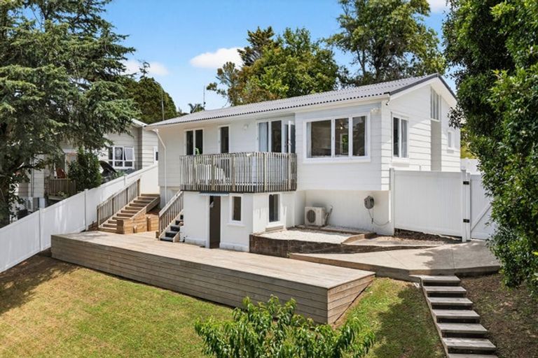 Photo of property in 17 Lysander Crescent, Beach Haven, Auckland, 0626