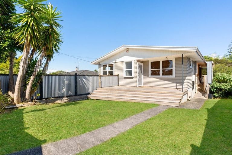 Photo of property in 11 Fordham Street, Beach Haven, Auckland, 0626