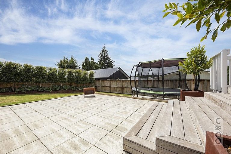 Photo of property in 25 Maude Street, Riverhead, 0820