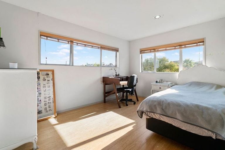 Photo of property in 1 Melmore Place, Pinehill, Auckland, 0632