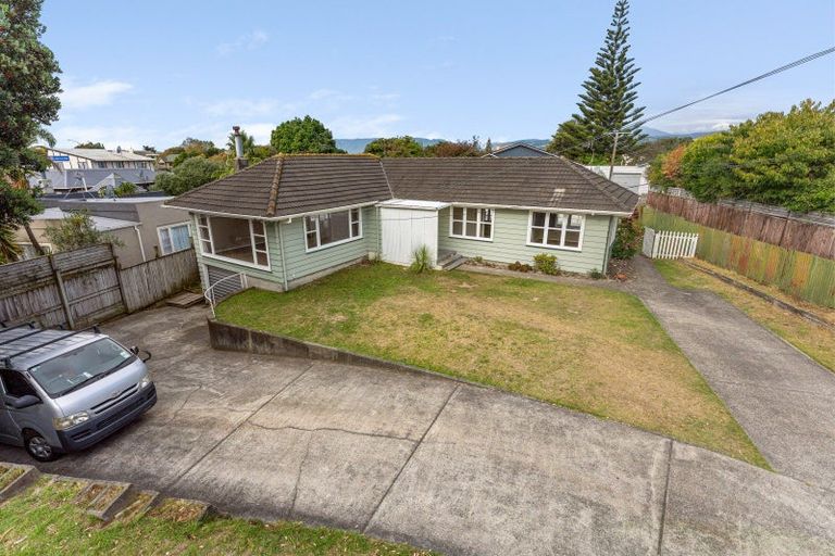 Photo of property in 9 Bluegum Road, Paraparaumu Beach, Paraparaumu, 5032