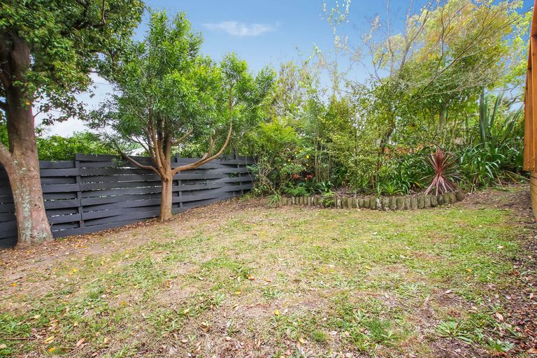 Photo of property in 10 Stottholm Road, Titirangi, Auckland, 0604