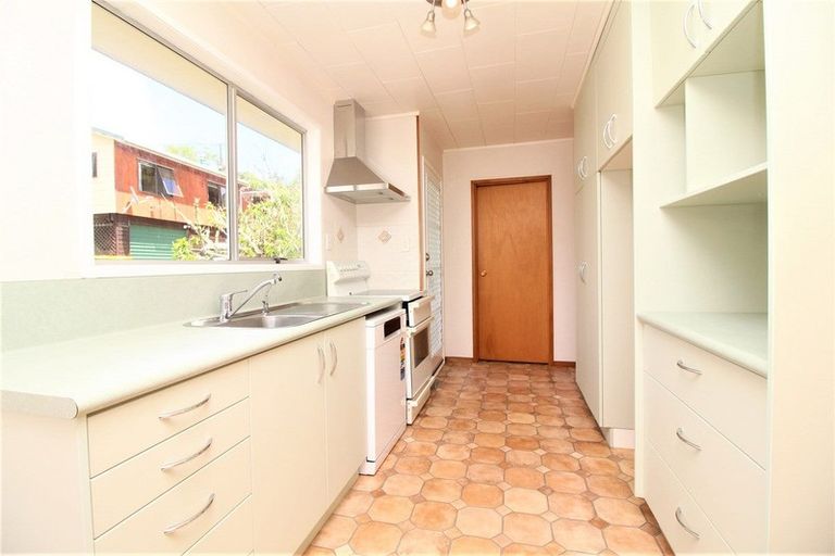 Photo of property in 35 South Lynn Road, Titirangi, Auckland, 0604