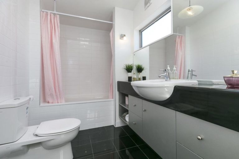 Photo of property in 8a Wellington Road, Hataitai, Wellington, 6021