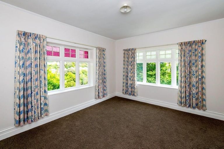 Photo of property in 10 Governor Road, Northland, Wellington, 6012