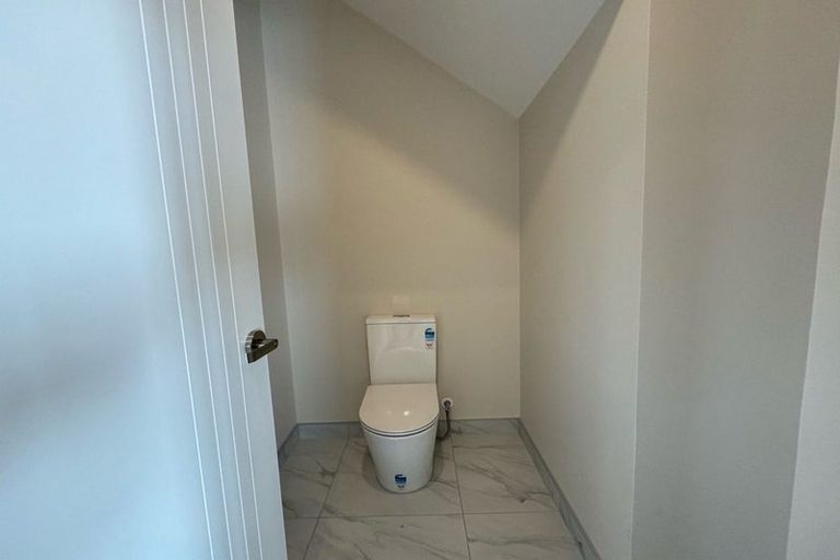 Photo of property in 2 Don Oliver Lane, Glen Eden, 0602