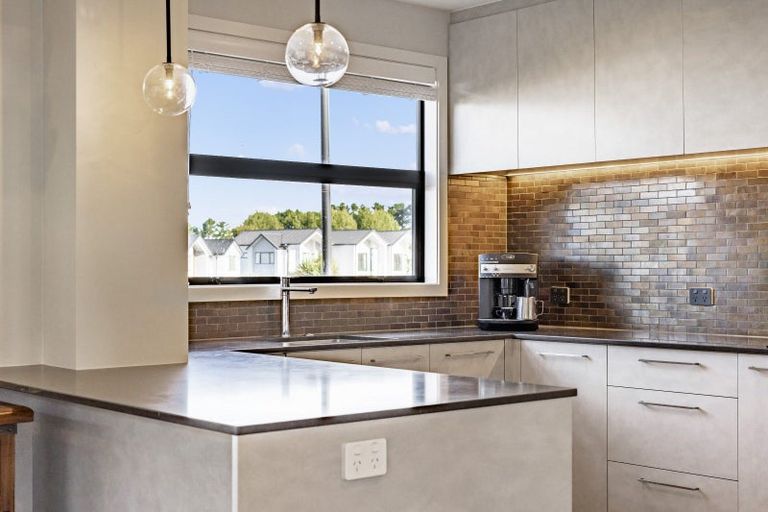 Photo of property in 3 Podgora Avenue, Kumeu, 0810