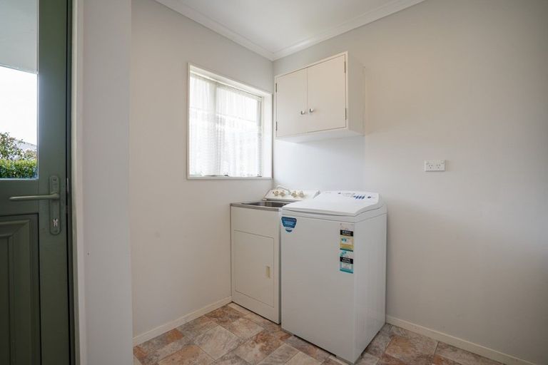 Photo of property in 4 Rothesay Place, Highbury, Palmerston North, 4412