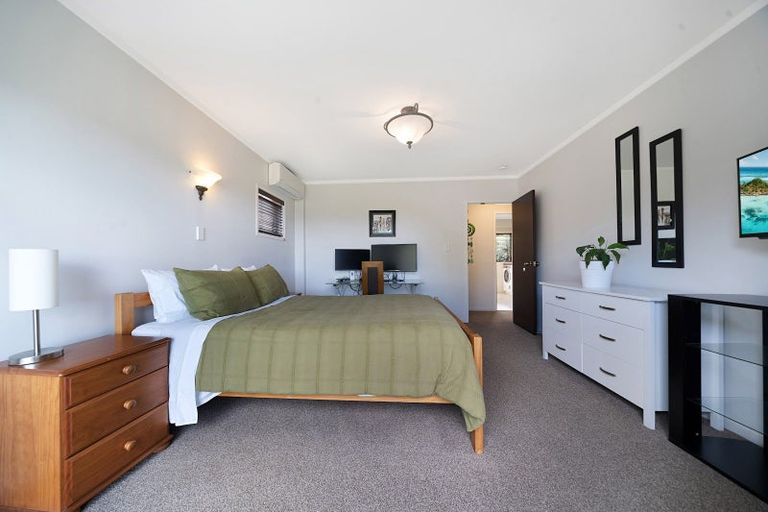 Photo of property in 180 Royal Road, Massey, Auckland, 0614
