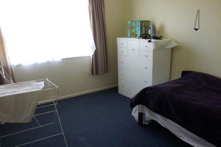 Photo of property in 45a Edgecombe Street, Newlands, Wellington, 6037