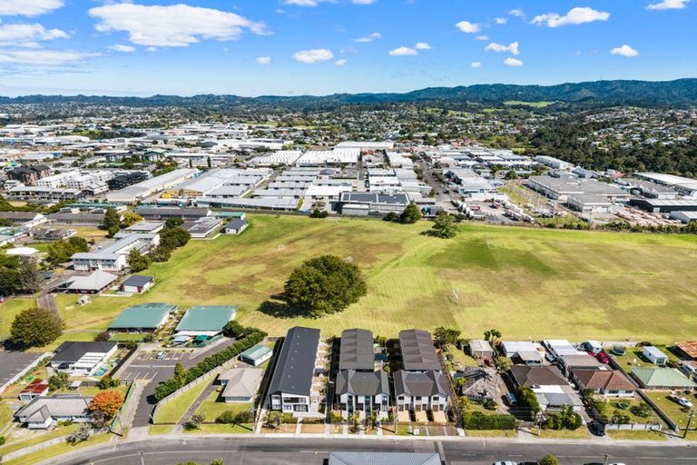 Photo of property in 8/28 Smythe Road, Henderson, Auckland, 0612