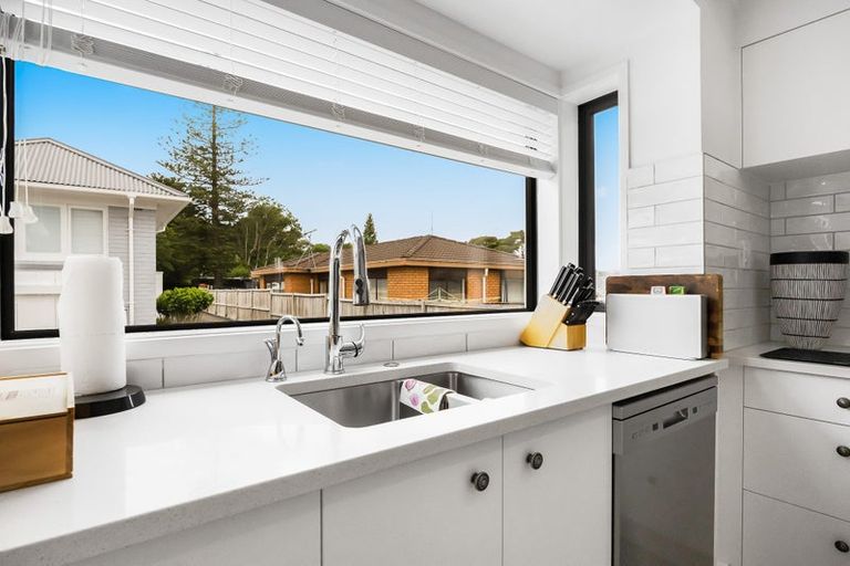 Photo of property in 2/58 Hillcrest Avenue, Hillcrest, Auckland, 0627