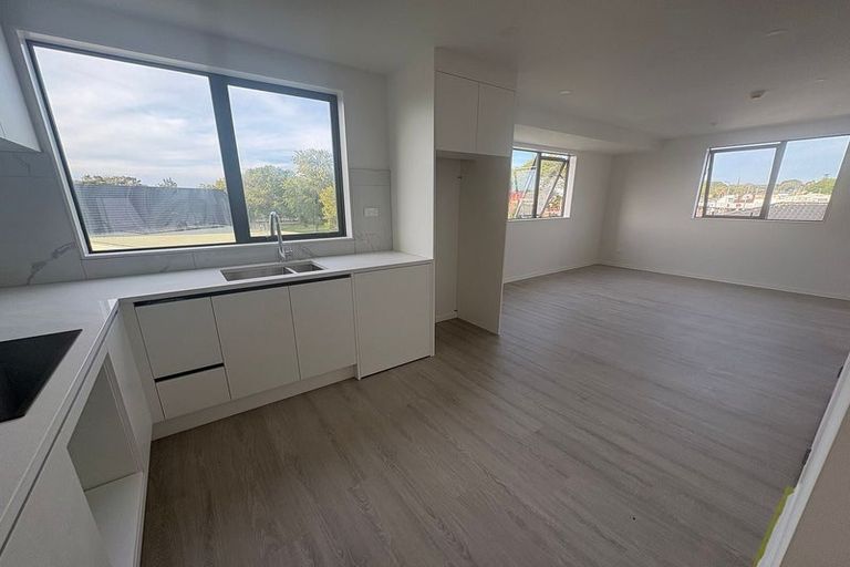 Photo of property in 47 Dale Crescent, Pakuranga, Auckland, 2010
