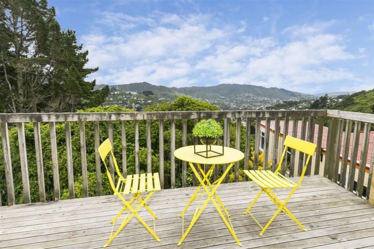 Photo of property in 49 Huntingdon Street, Northland, Wellington, 6012