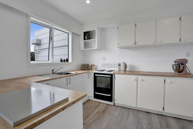 Photo of property in 15e Rospeath Crescent, Spotswood, New Plymouth, 4310