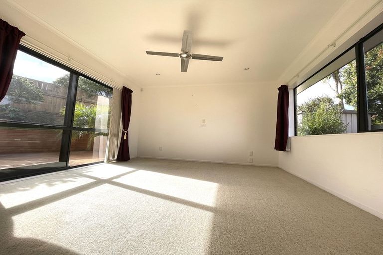 Photo of property in 31 Kath Hopper Drive, Orewa, 0931