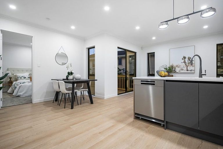 Photo of property in 24b Scarlock Avenue, Browns Bay, Auckland, 0630