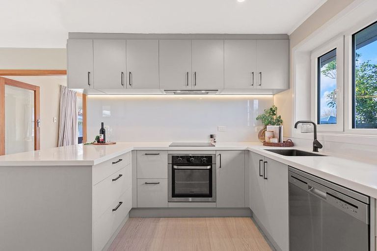 Photo of property in 34 Bentley Street, Russley, Christchurch, 8042