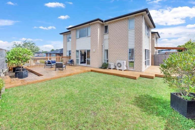 Photo of property in 47 Sohlue Place, Oteha, Auckland, 0632