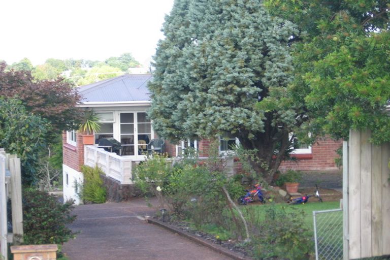 Photo of property in 176 Old Titirangi Road, New Lynn, Auckland, 0600