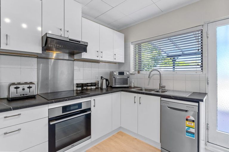 Photo of property in 15 Reynolds Place, Torbay, Auckland, 0630