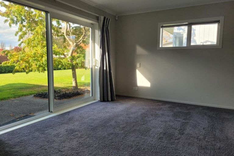 Photo of property in 2 James Kidd Place, Greytown, 5712