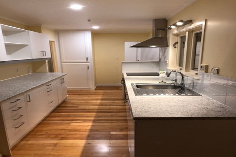 Photo of property in 2/26 Coroglen Avenue, Birkenhead, Auckland, 0626