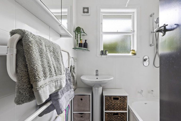 Photo of property in 63 Salford Street, Newlands, Wellington, 6037