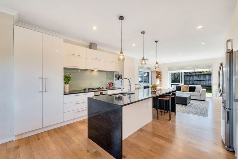 Photo of property in 49 South Kensington Way, Henderson, Auckland, 0612