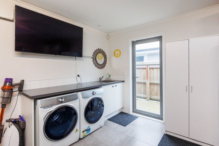 Photo of property in 12 Ivy Lane, Kelvin Grove, Palmerston North, 4414