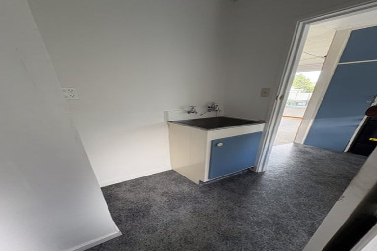 Photo of property in 1/2 Ruataniwha Street, Waipawa, 4210