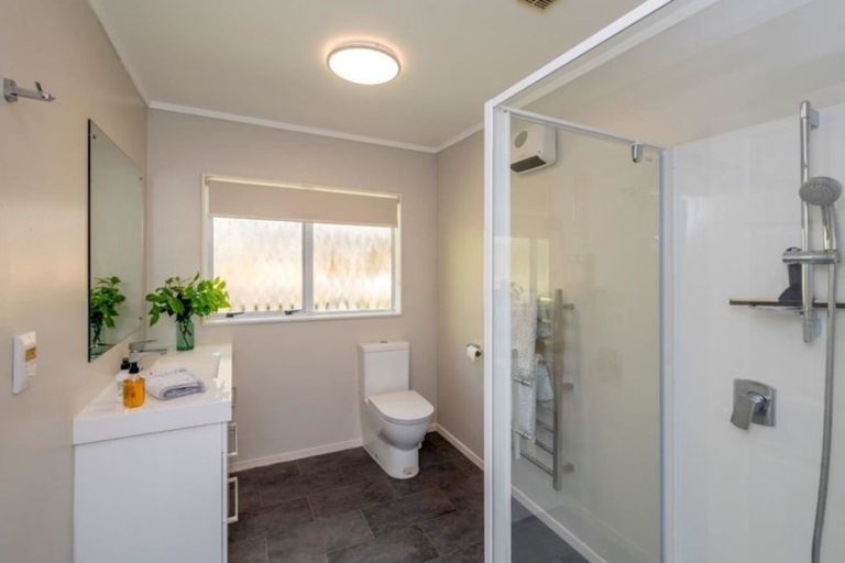 Photo of property in 9 Papawai Grove, Waikanae, 5036