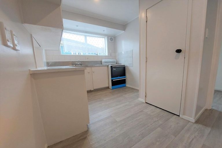 Photo of property in 111 Kemp Road, Massey, Auckland, 0614