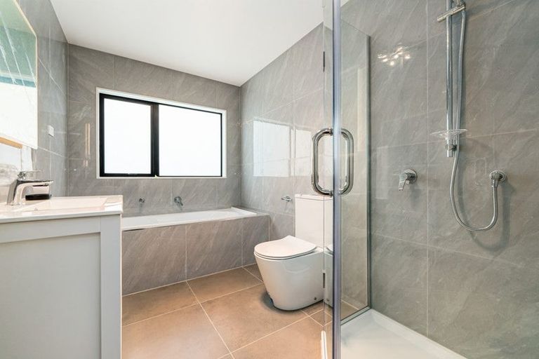 Photo of property in 13a Renata Crescent, Te Atatu Peninsula, Auckland, 0610