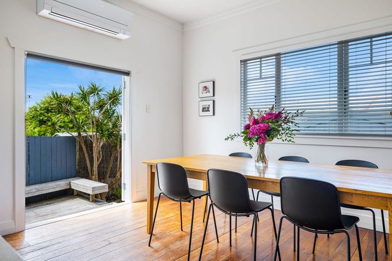 Photo of property in 12 Rewarewa Road, Te Atatu Peninsula, Auckland, 0610