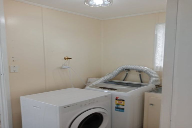 Photo of property in 11 Iredale Road, Hawera, 4610