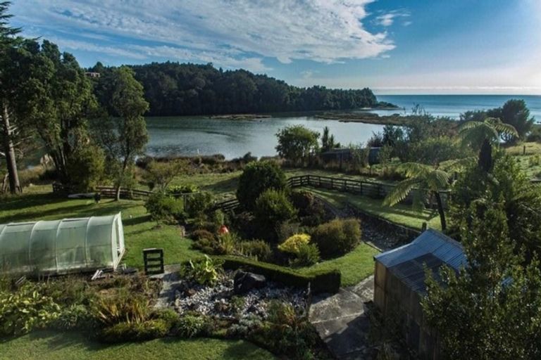 Photo of property in 50 Rangihaeata Road, Rangihaeata, Takaka, 7182