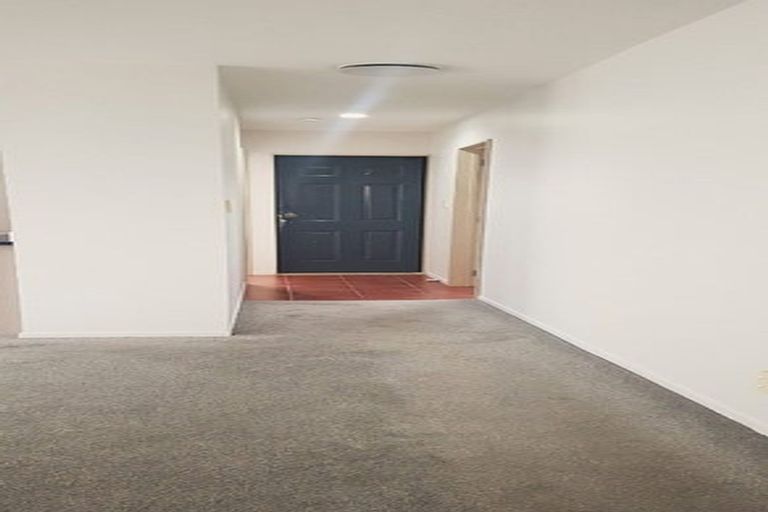 Photo of property in 52 Woodbank Drive, Glen Eden, Auckland, 0602