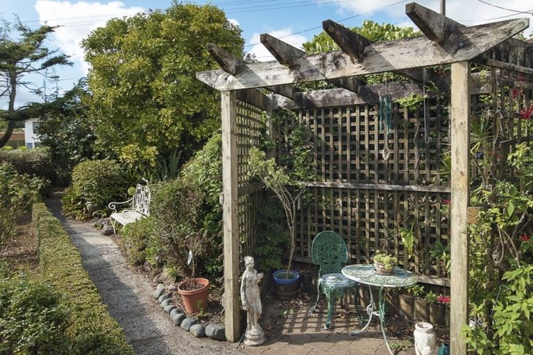 Photo of property in 64 Blake Road, Pukekohe, 2120
