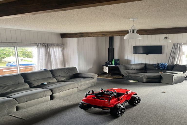 Photo of property in 15 Robert Burke Place, Henderson, Auckland, 0612
