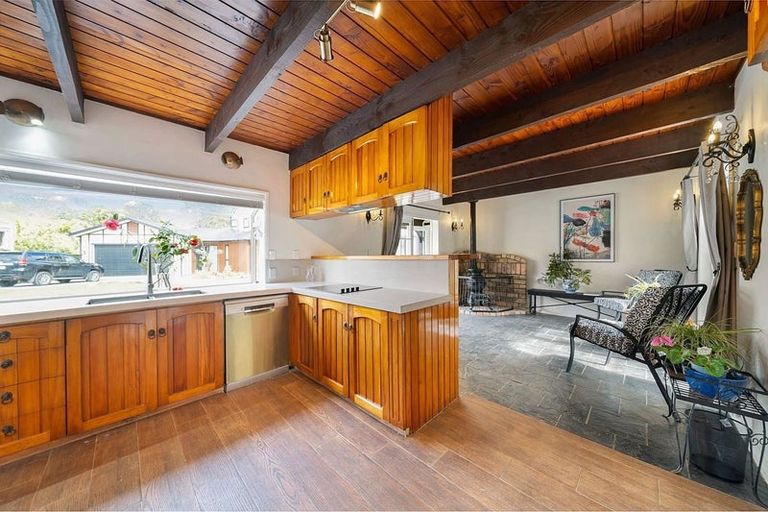 Photo of property in 68 Kaurilands Road, Titirangi, Auckland, 0604