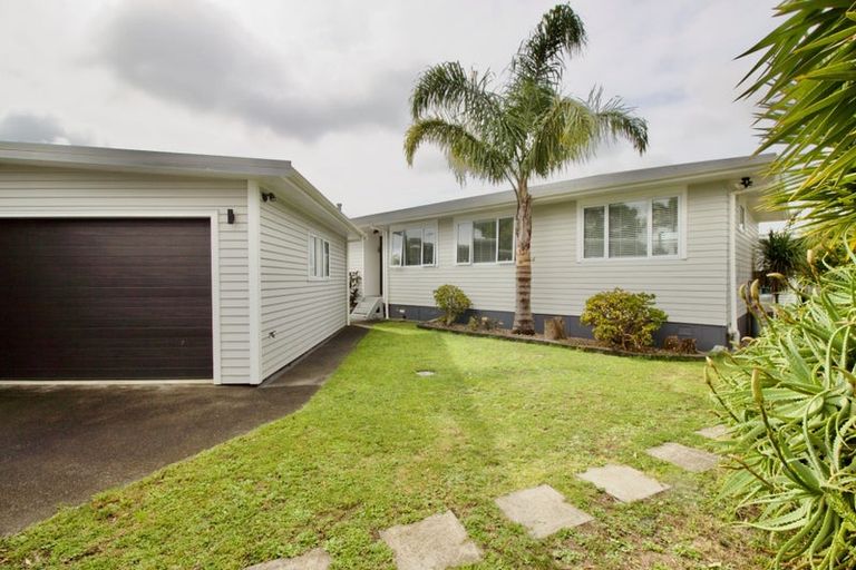 Photo of property in 5 Ngatoa Place, Glenfield, Auckland, 0629