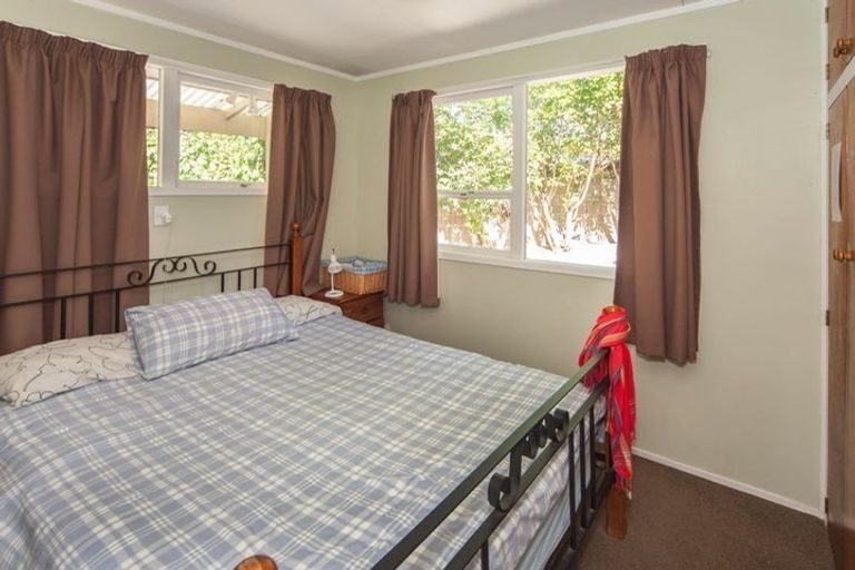 Photo of property in 41 Taipari Road, Te Atatu Peninsula, Auckland, 0610