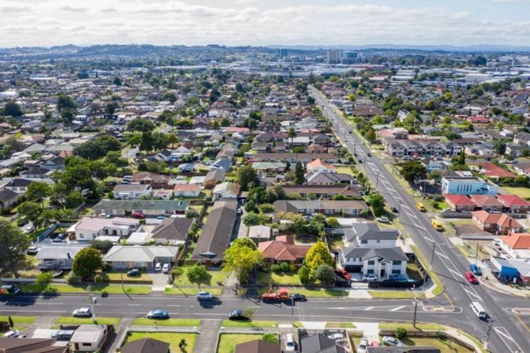 Photo of property in 13 Birdwood Avenue, Papatoetoe, Auckland, 2025